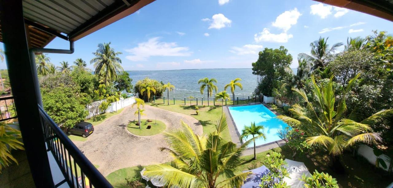 Rainbow Lagoon Resort Negombo Exterior photo
