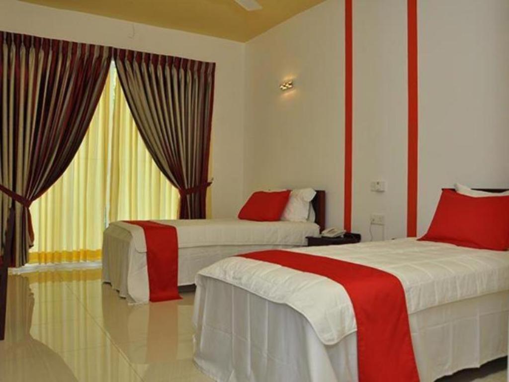 Rainbow Lagoon Resort Negombo Exterior photo